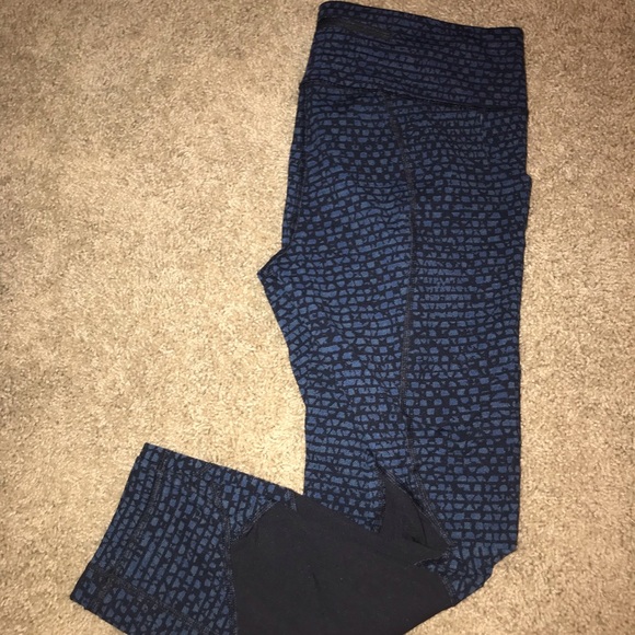 lululemon athletica Pants - Lululemon Turquoise & Black scaled leggings